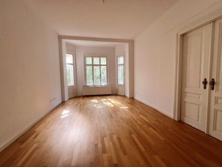 Wiener Altbaucharme 120 m2 mit Balkon nahe Rochusmarkt!
