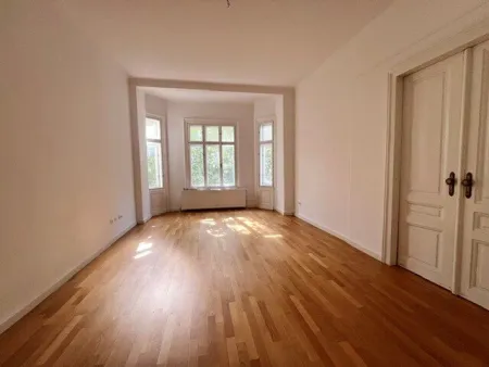 Wiener Altbaucharme 120 m2 mit Balkon nahe Rochusmarkt! - Bild