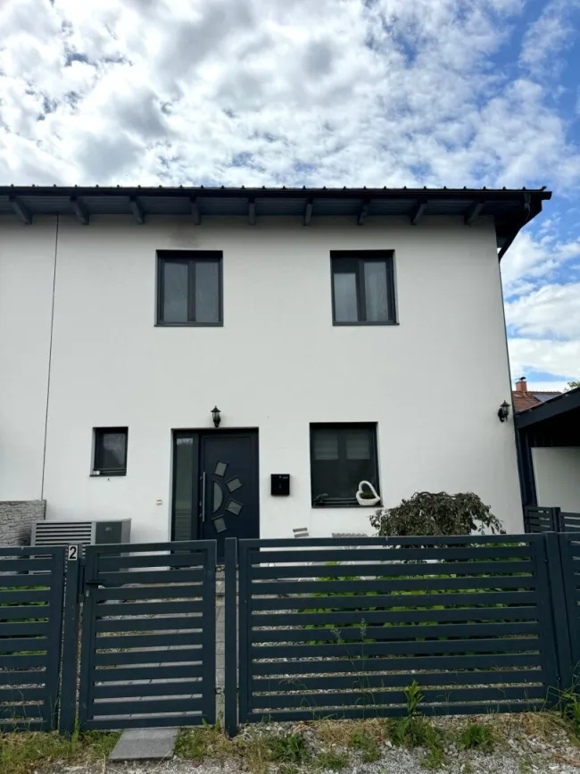 Neuwertiges Einfamilienhaus in St. Pölten mit Garten, Terrasse & 2 Stellplätzen! - Titelbild
