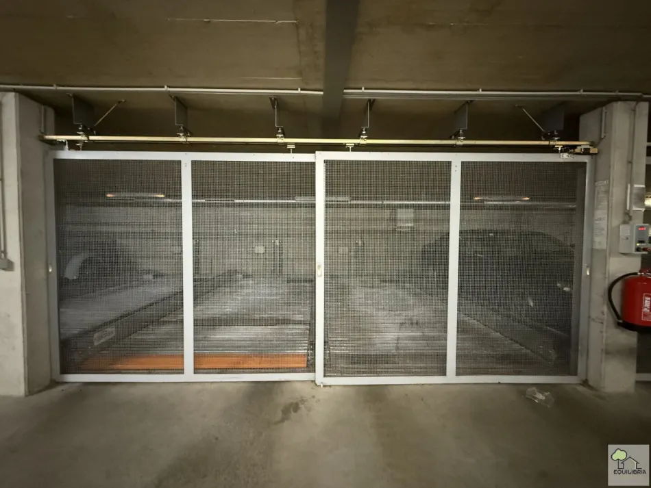 Cobenzlgasse 42 - 3 Stapelparklätze für Fahrzeuge bis 1,5 Meter Höhe - Bild
