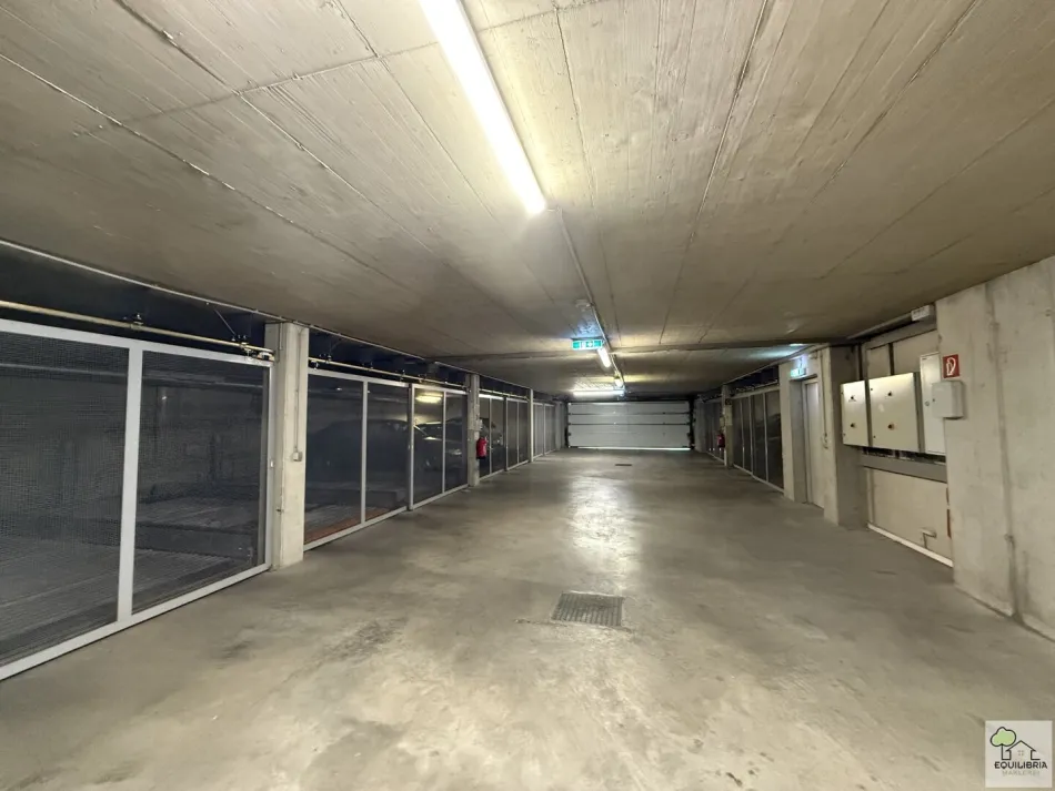 Cobenzlgasse 42 - 3 Stapelparklätze für Fahrzeuge bis 1,5 Meter Höhe - Titelbild