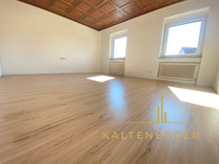 Helle 2-Zi-Wohnung mit Einbauküche in Peisching