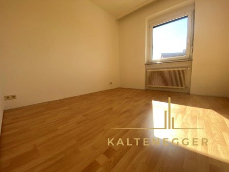 Helle 2-Zi-Wohnung mit Einbauküche in Peisching