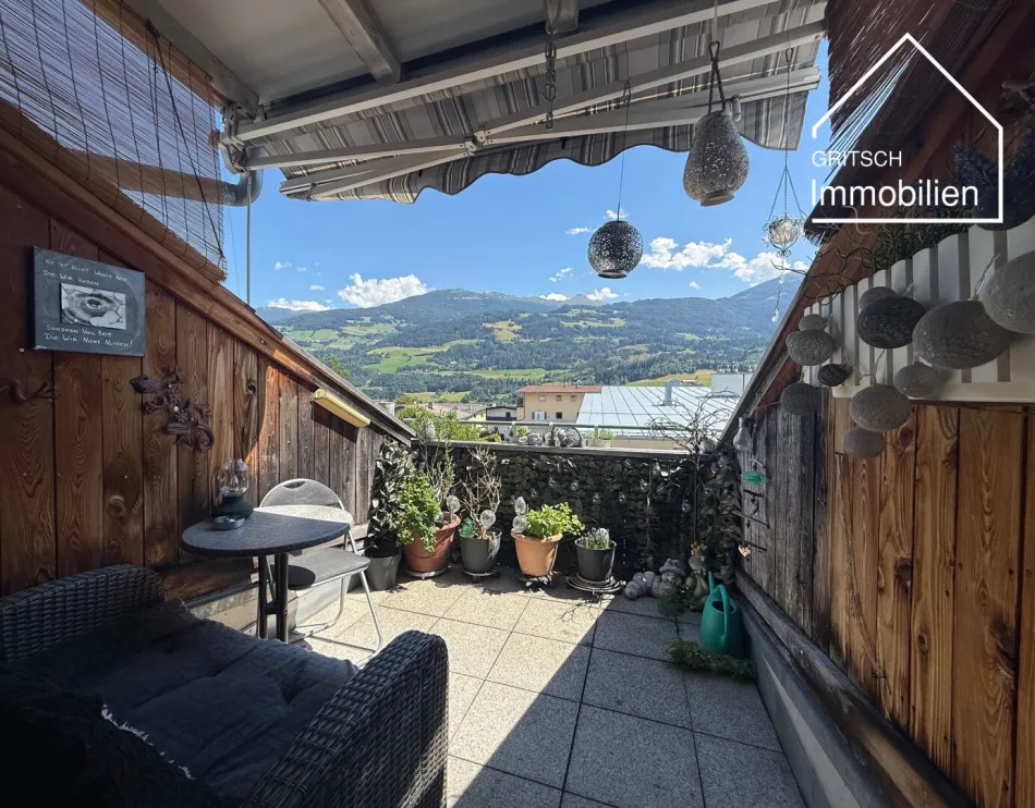MILS - Charmante 3-Zimmer-Dachgeschosswohnung mit Panoramablick, Balkon & Tiefgaragenplatz - Titelbild