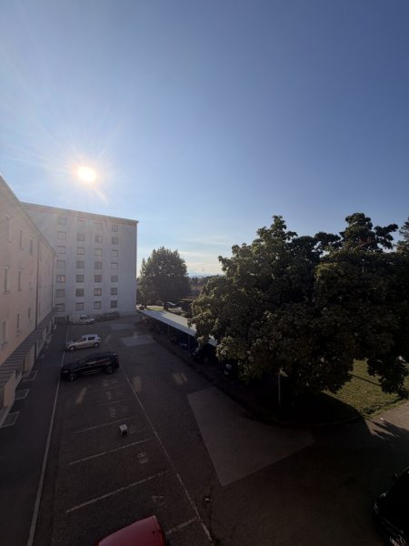 Zentrale und sonnige 2-Zimmer Wohnung mit Parkplatz