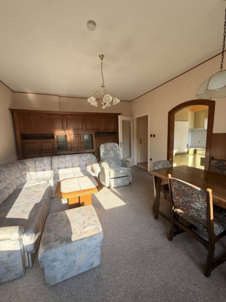 Zentrale und sonnige 2-Zimmer Wohnung mit Parkplatz