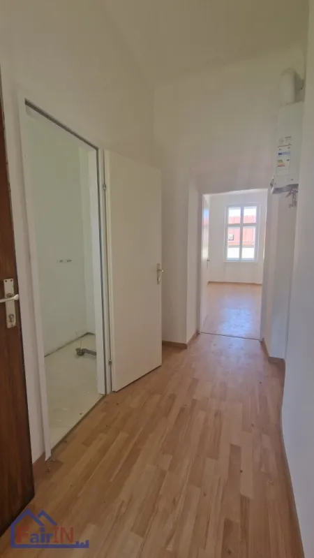 Top Lage 1120 Wien: 1-Zi-Wohnung, 27,7m², teilrenoviert, U-Bahn-Nähe, nur 125.000€! - Bild