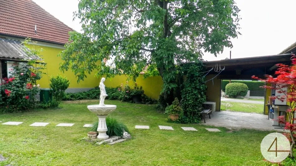 Landhaus in idyllischer Dorflage - Titelbild