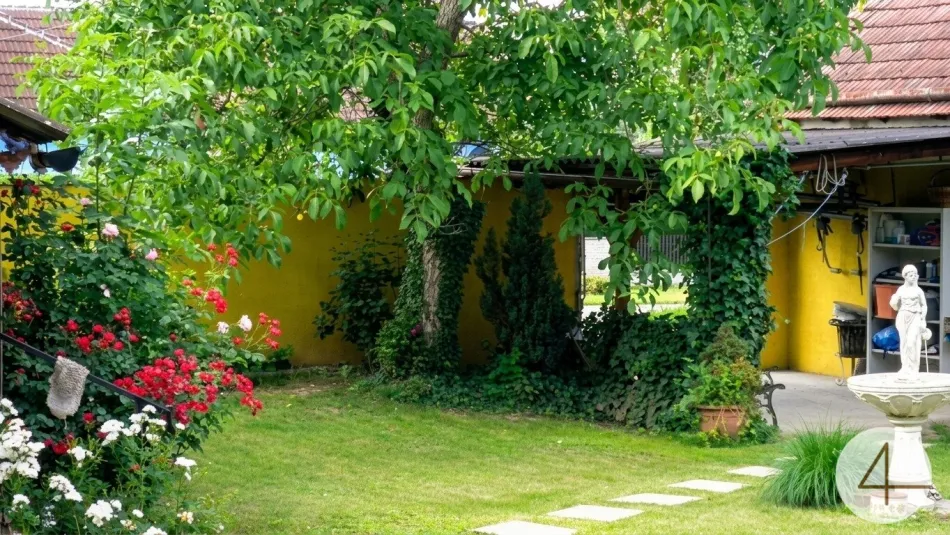 Landhaus in idyllischer Dorflage - Bild