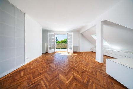 RUHE, GRÜNBLICK & TERRASSE – TRAUMHAFTE 2 -ZIMMER DACHGESCHOSSWOHNUNG IN HIETZING