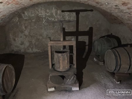 Historisches, sanierungsbedürftiges Winzerhaus mit großem Ruhegarten | ZELLMANN IMMOBILIEN