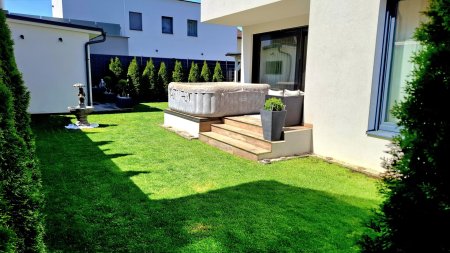 TRAUMHAUS GEFUNDEN! Neuwertige Doppelhaushälfte mit 4 Zimmern und vielen Freiflächen in TOP Lage in Berndorf zu verkaufen!
