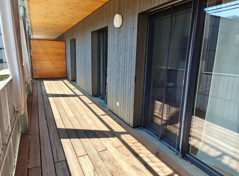 Neuwertige 3 Zimmer Traumwohnung mit sehr großer Terrasse - Bild