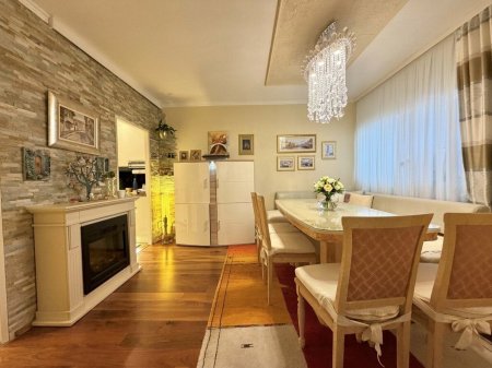 Schwaz: Sehr schöne, hochwertige 3,5-Zimmer-Wohnung mit ca. 91,19 m² Wohnfläche zzgl. Loggia, traumhaftem Weitblick, großzügiger parkähnlicher Gemeinschaftsanlage mit altem Baumbestand und Erholungsmöglichkeiten für Jung & Alt