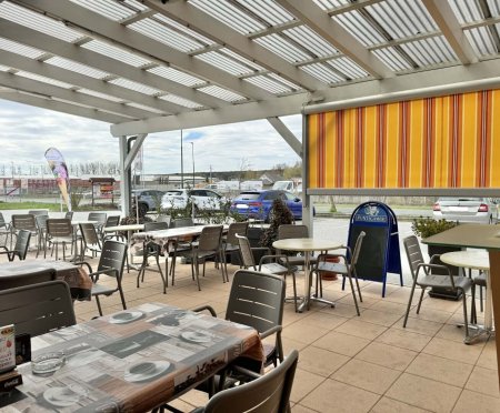***ETABLIERTES CAFE-EISSALON IN LOIPERSDORF MIT GROSSER TERRASSE UND PARKPLÄTZEN***
