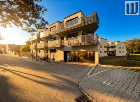 Stilvolle 2-Zi Dachgeschoß-Wohnung mit 2 Balkonen & Garage in Leobersdorf, 67m²