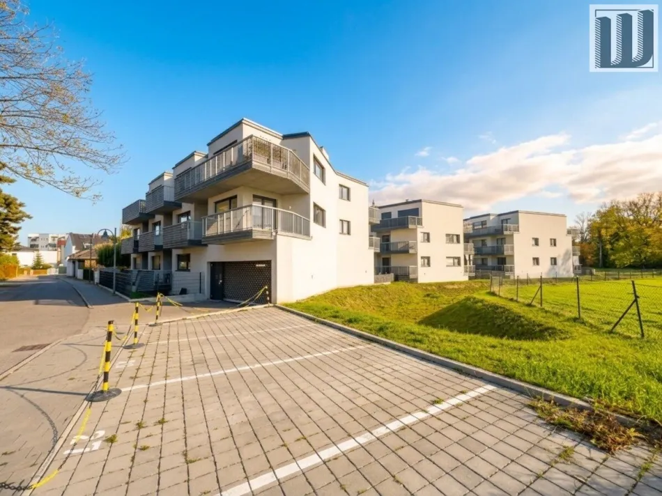 Stilvolle 2-Zi Dachgeschoß-Wohnung mit 2 Balkonen & Garage in Leobersdorf, 67m² - Bild