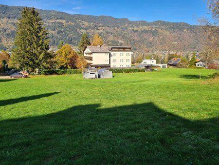 TRAUMHAFTER BAUGRUND IN GEHWEITE DES OSSIACHER SEES
