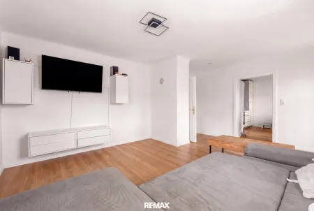 Wohnzimmer (ausgeräumt mit KI)