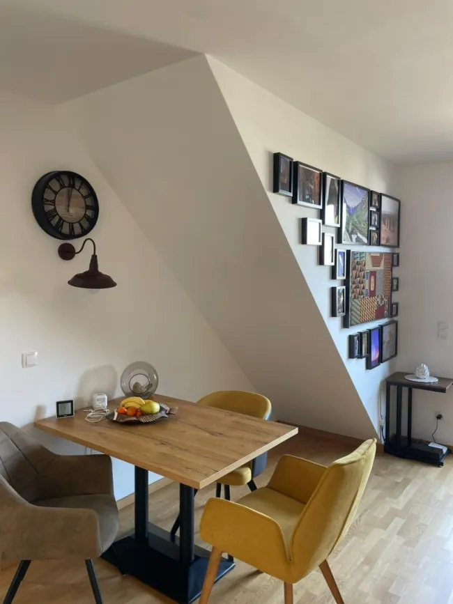 Bildhübsche 55 m² Wohnung: Erstbezug, vollmöbliert & naturnah beim Liesingbach - Titelbild