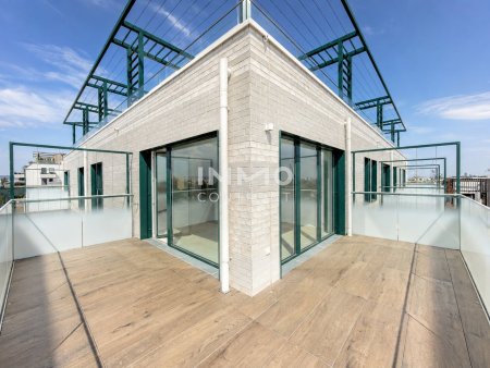 The Luxury of Feeling Away – Every Day: 5th Floor Commission-Free