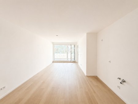 Commission-Free - First Occupancy on the 4th Floor: Living with Panaroma View