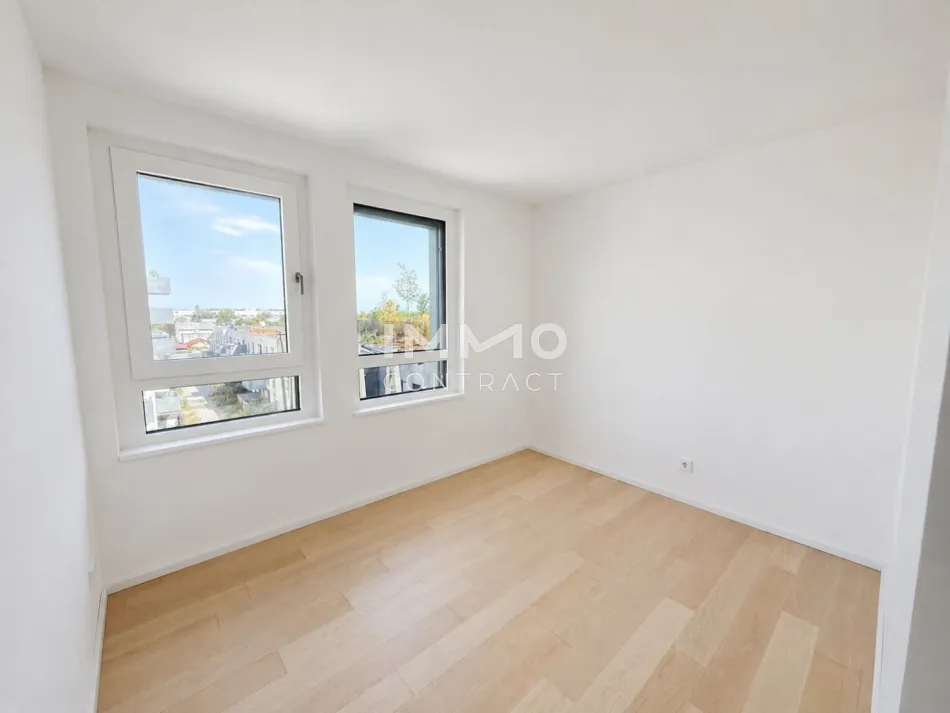 Commission-Free: Live Like You're on Holiday: Luxury Living 4th Floor - Bild
