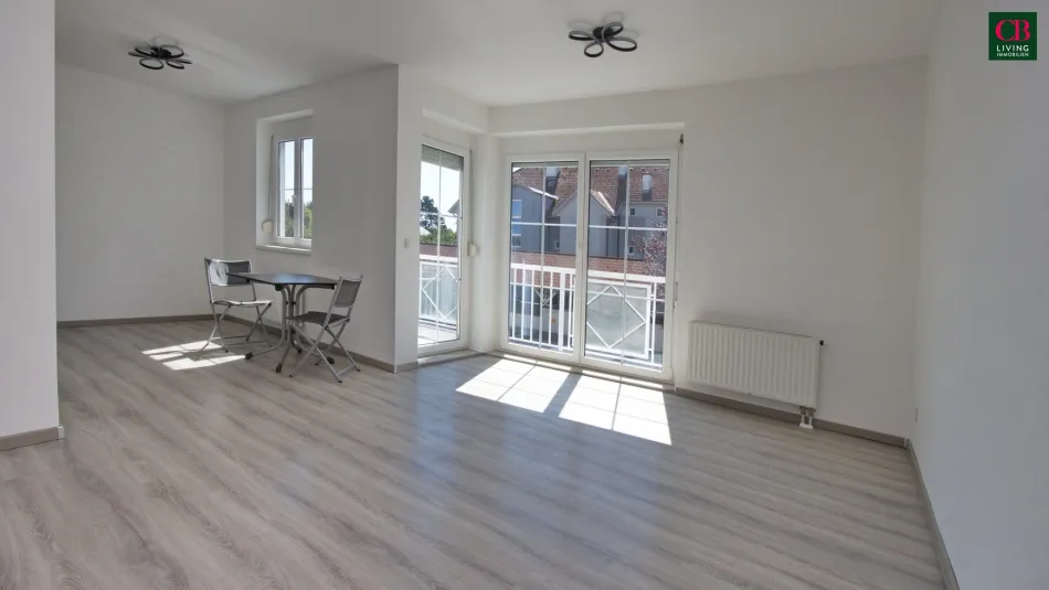 Sonnige, umfassend modernisierte 2- Zimmerwohnung mit Balkon - Titelbild