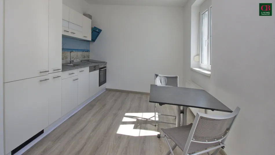 Sonnige, umfassend modernisierte 2- Zimmerwohnung mit Balkon - Bild