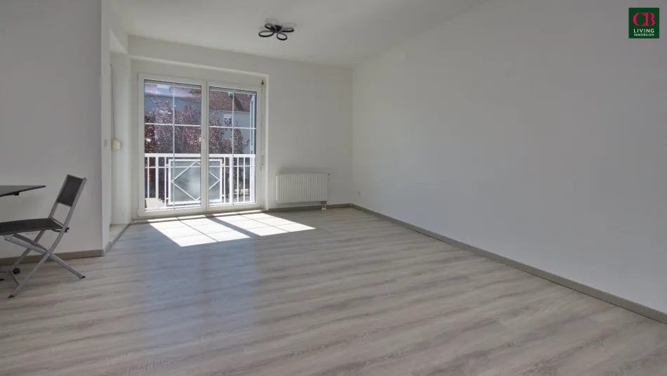 Sonnige, umfassend modernisierte 2- Zimmerwohnung mit Balkon - Bild