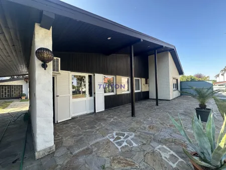 Großzügiger Bungalow mit ca. 330 m² Gesamtfläche – zwei Generationen unter einem Dach