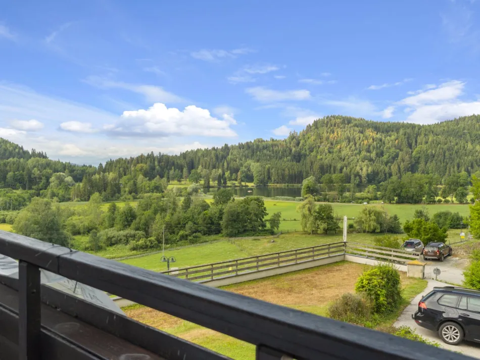 Seeblick inklusive – Appartement mit Indoor-Pool und Sauna - Bild