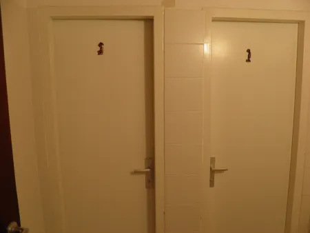 getrennte Toiletten