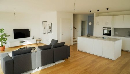 Neubau-Traum in idyllischer Lage: 120m² Einfamilienhaus mit Balkon, Terrasse & modernem Komfort!