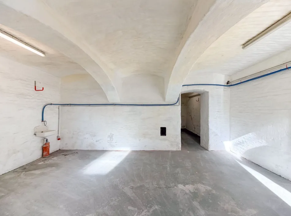 PROVISIONSFREI! Hannovermarkt, Wallensteinstraße Lager / Magazin mit 46,51 m2 Nutzfläche und Strassenzugang zu vermieten! - Bild