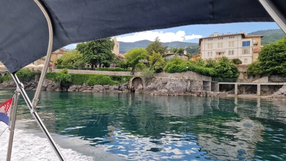 Lovran – Exklusives Erdgeschoss-Apartment mit privatem Pool und traumhaftem Meerblick, ganzjährig bewohnbar - Bild