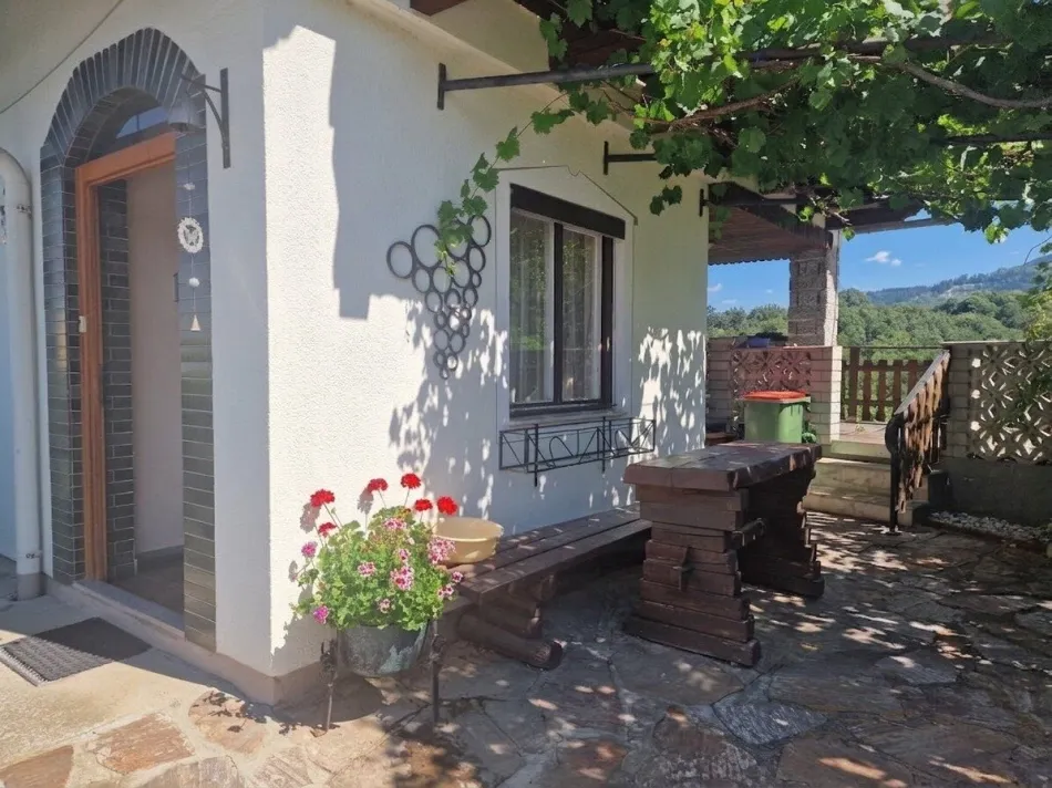 Handwerker gesucht - ländliches Einfamilienhaus mit Flair und einem wunderschönen südlichen Weitblick in Oberlatein - 8552 Eibiswald - Titelbild