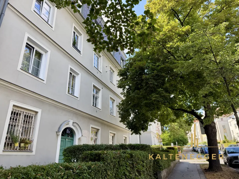 Unbefristet: Helle 2-Zimmer-Altbauwohnung - Titelbild