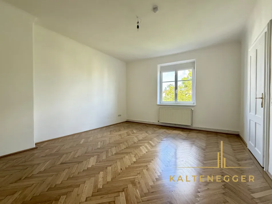Unbefristet: Helle 2-Zimmer-Altbauwohnung - Bild