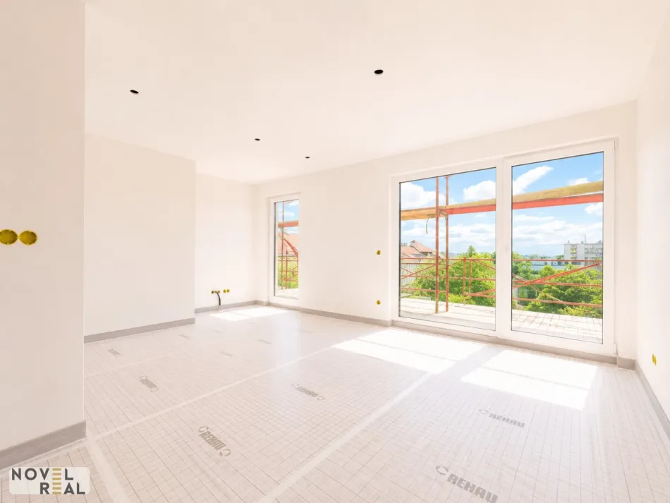 NEU | Exklusive Preisaktion | Großzügige DG-Wohnung mit zwei Balkonen und Parkblick! | Bestlage Schlingermarkt / SCN - Bild