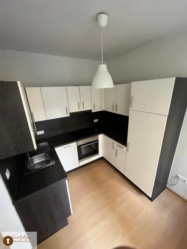 "Stilvolles Wohnen mit Aussicht: Entdecken Sie Ihre Traum-Zweizimmerwohnung mit Balkon in St. Leonhard!" - Bild