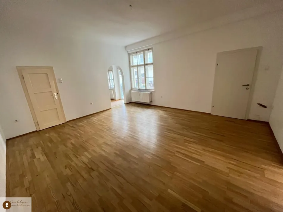Attraktive Bürofläche mit Balkon in St. Leonhard – Jetzt mieten! - Titelbild