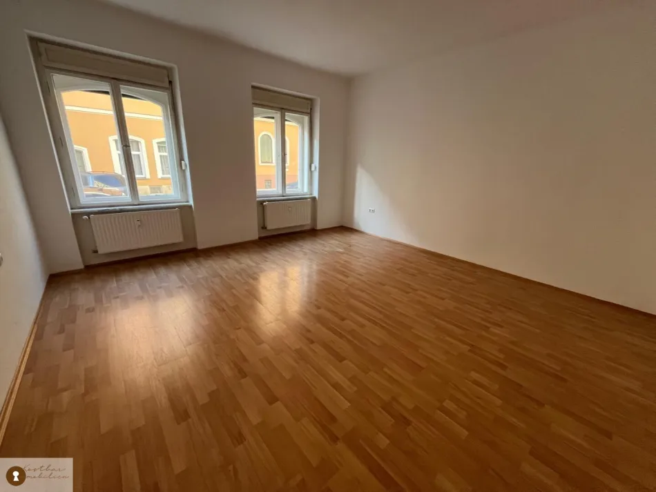 Attraktive Bürofläche mit Balkon in St. Leonhard – Jetzt mieten! - Bild