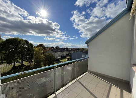 Wohnen im Marchfeld! Helle 4-Zimmer-Dachgeschoßwohnung mit Balkon