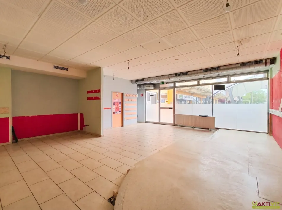 Geschäftslokal mit Schaufensterfront und Gastgarten-Möglichkeit im Zentrum von Zeltweg - Bild