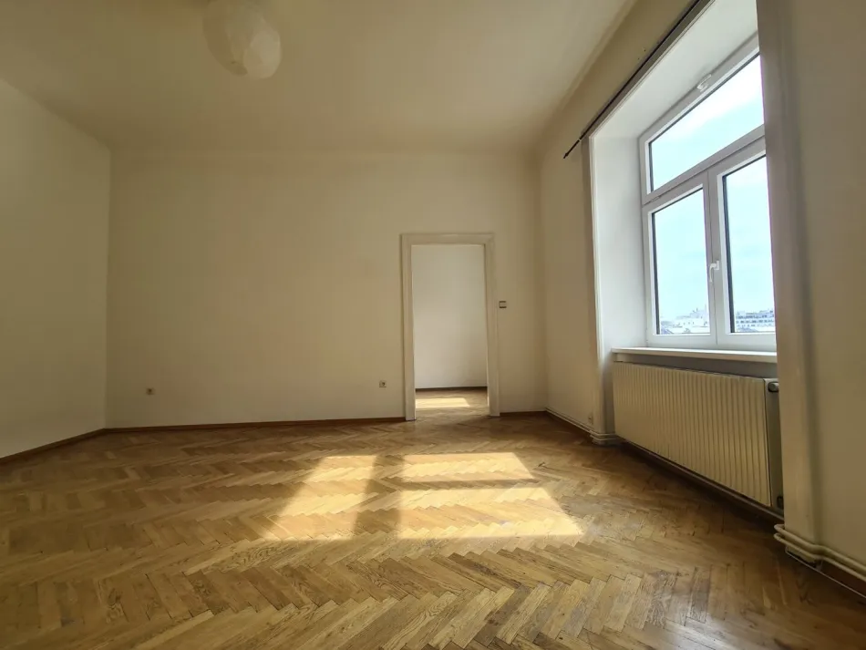 Sonniges Apartment mit bewilligtem Balkon - Bild