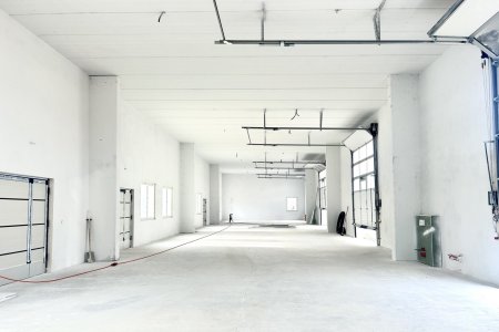 Top moderne Gewerbehalle in Massivbauweise mit elektrischem Tor und 5,20 Deckenhöhe.