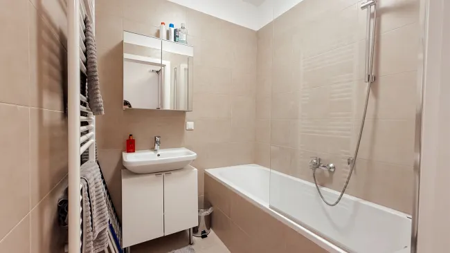 MÖBLIERTE 1-ZIMMER-WOHNUNG IN GUTER LAGE - Bild