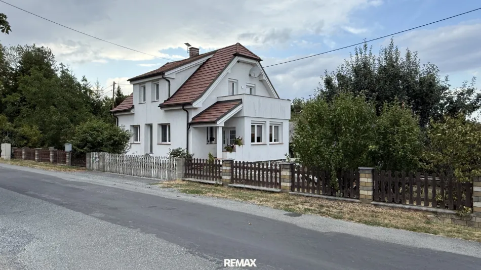 Liebevoll renoviertes Einfamilienhaus in traumhafter Aussichtslage im Südburgenland - Bild