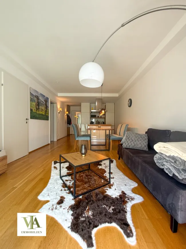 Neuwertige, voll möblierte 2-Zimmer-Wohnung mit Balkon Richtung Kaisergebirge in Kitzbühel zu vermieten - Bild